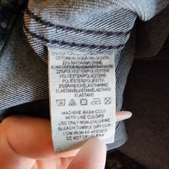 Free People Women's Modern Mini Jean Skirt Size 2. - Picture 4 of 7